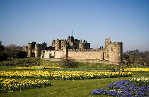 WEB ALNWICK CASTLE NORTHUMBERLAND Phil Thomas CC