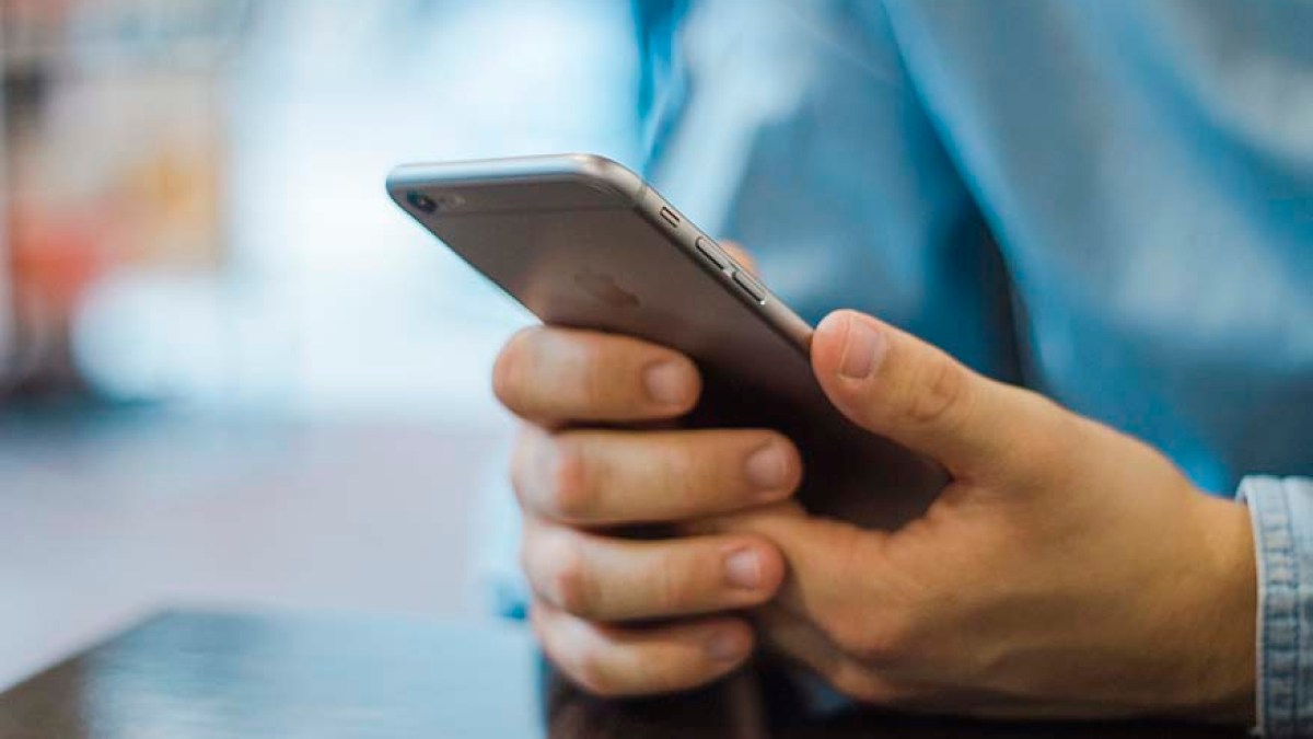 WEB-SMARTPHONE-PHONE-HANDS-static.pexels.com-PD