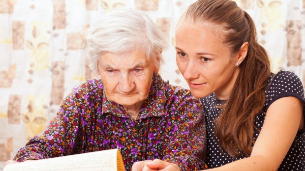 WEB3-ELDER-WOMAN-MOTHER-OLD-READ-HELP-shutterstock_118760416-Ocskay Bence-AI