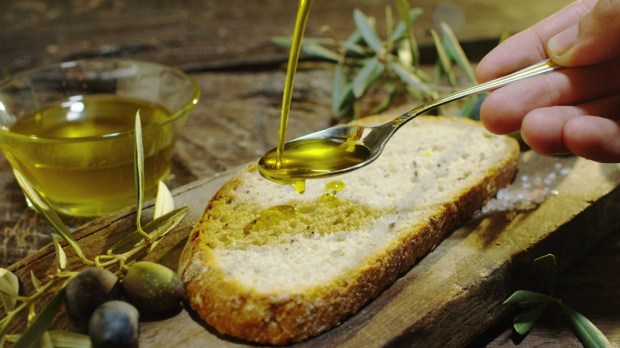 WEB3 OLIVE OIL BREAD ITALIAN MEDITERRANEAN DIET OLIVES DEMENTIA Shutterstock