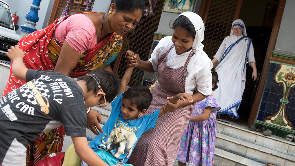 WEB3-PHOTO-OF-THE-DAY-MOC-CALCUTTA-CHILDREN-Jeffrey-Bruno