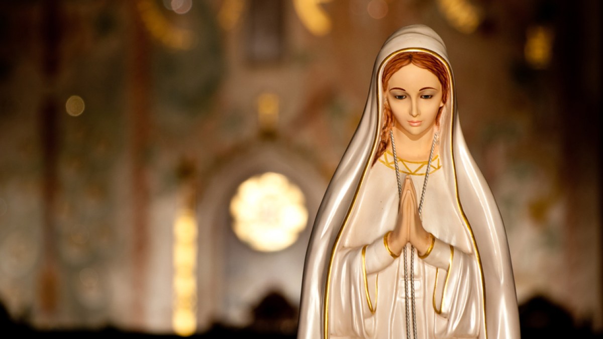 web3 virgin mary statue church Thaagoon:Shutterstock