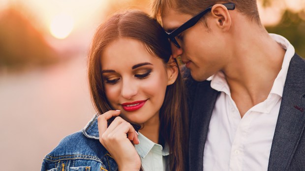 WEB3-WOMAN-MAN-FLIRT-DATE-LOVE-Shutterstock