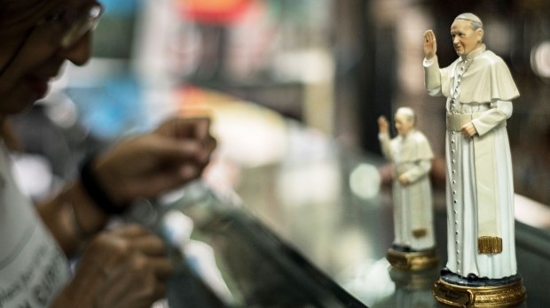 STATUpope francis dollCOLOMBIA