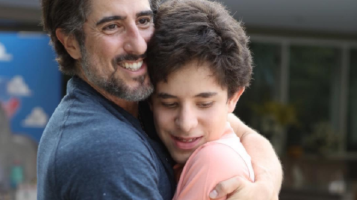 Celebridades e filhos com necessidades especiais: Marcos Mion e o filho Romeo