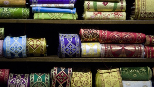 Corner Item Image - As cores que vestem a fé: um guia para as vestes litúrgicas