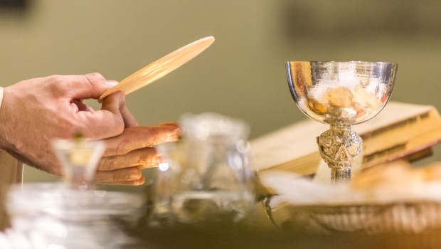 OFFERTORY;PRIEST WITH HOST