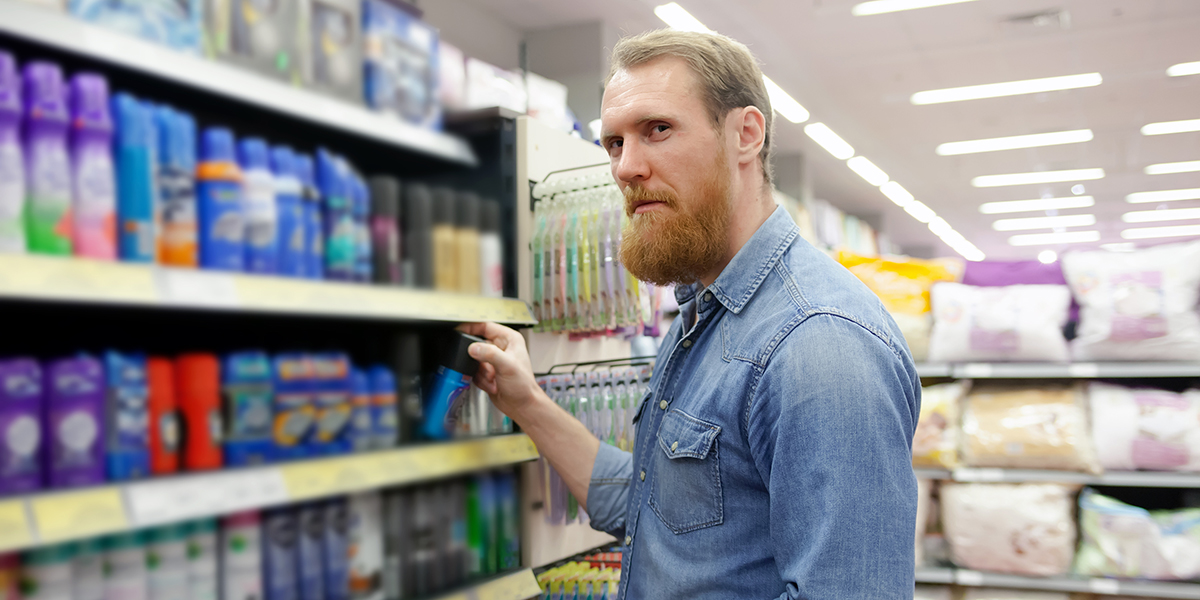 Homem no supermercado