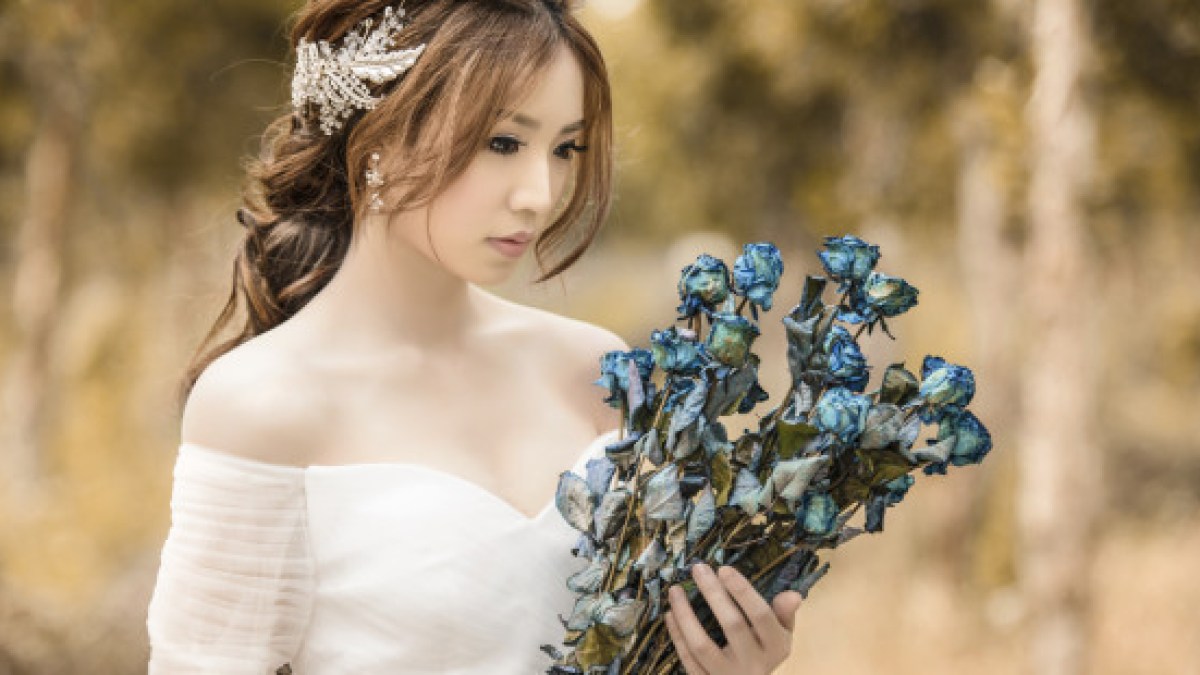 web3-woman-bride-marriage-marry-wedding-flowers-gown-kjika-cc0