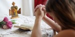 Young girl praying