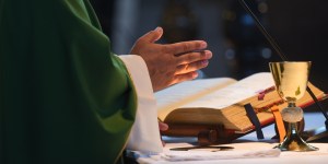 CNBB explica como reconhecer um falso padre