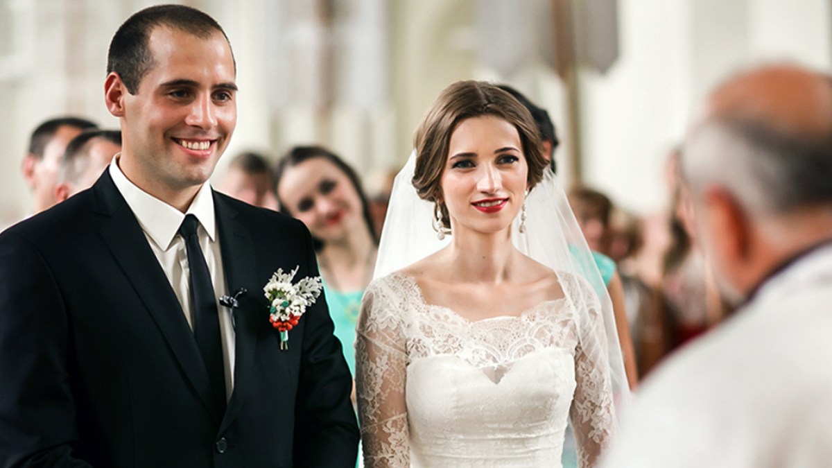 COUPLE GETTING MARRIED