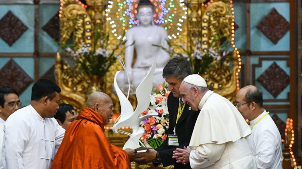 web3-pope-francis-buddist-myanmar-budha-000_up1l5-vincenzo-pinto-afp-ai