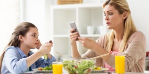 O alerta sobre a mídia que Bento XVI fez aos pais