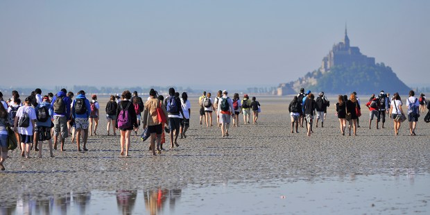 Crossing the bay of Mont Saint-Michel