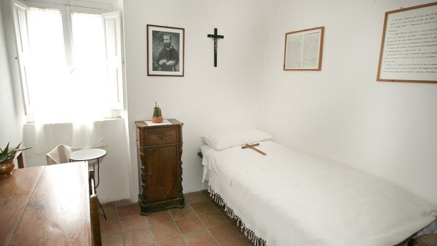 PADRE PIO,ROOM