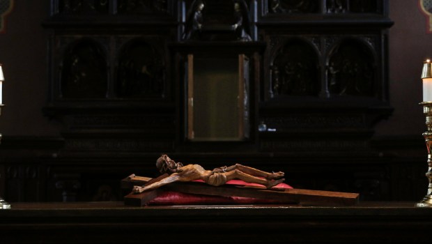 CRUCIFIX,ALTAR,GOOD FRIDAY