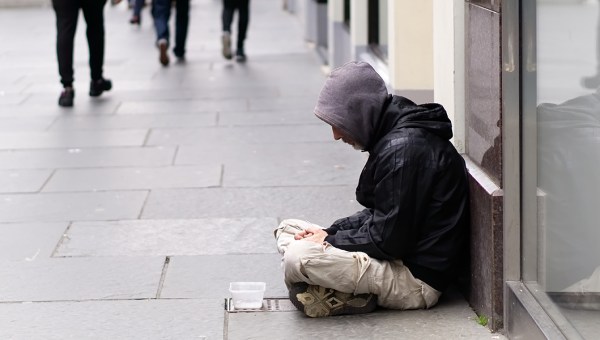 BEZDOMNY NA ULICY
