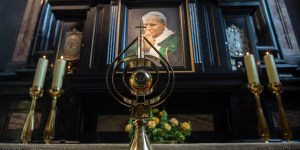 Falso sacerdote vendia falsas relíquias de São João Paulo II
