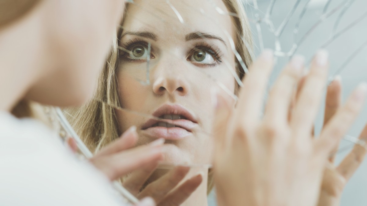 woman_mirror_shutterstock_529454158