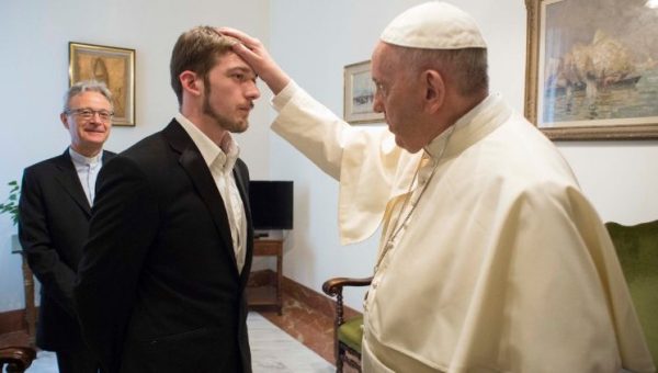 Papa Francisco e Tom Evans