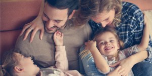 Como manter a alegria na família em meio às adversidades