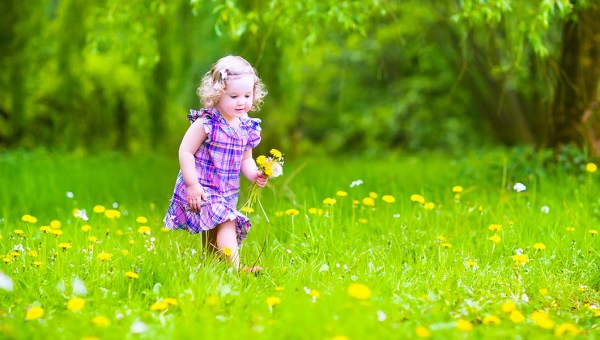 LITTLE GIRL PLAYING GARDEN