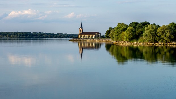 LAKE OF DER-CHANTECOQ IN FRANCE