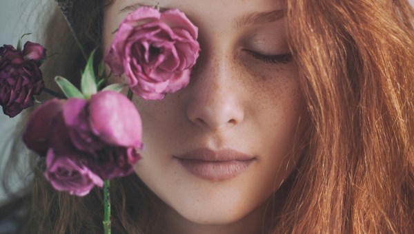 WOMAN WITH DRIED ROSES