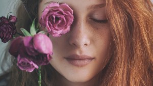 WOMAN WITH DRIED ROSES