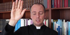 Oração de cura e libertação indicada pelo exorcista Pe. Duarte Lara