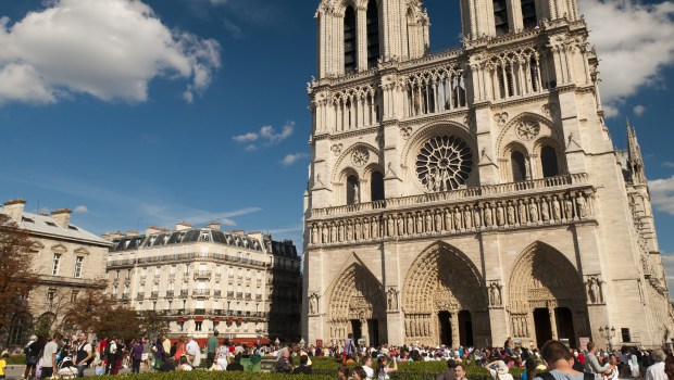 NOTRE DAME DE PARIS