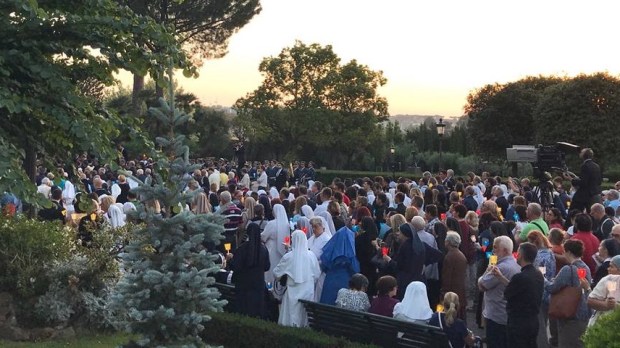 procissão mariana maio jardins vaticanos