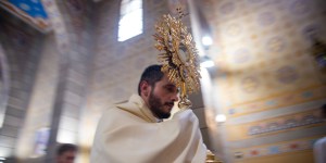 Lanciano: o padre que não acreditava na Eucaristia