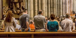 Os novos católicos: quem são e porque estão retornando a Igreja