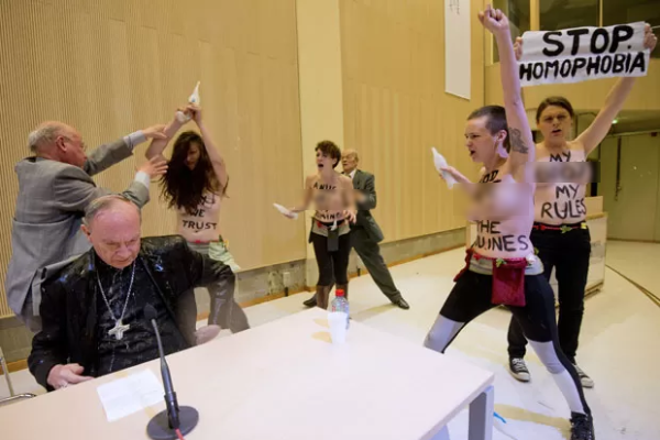Femen ataque arcebispo Bélgica