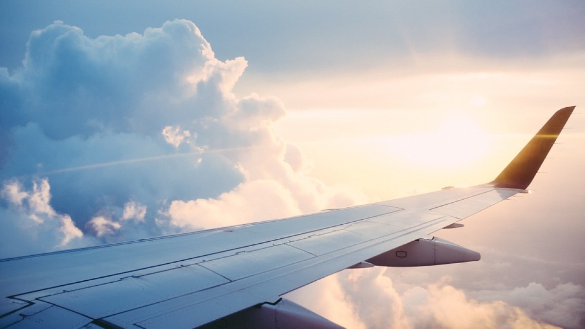 plane-841441_960_720