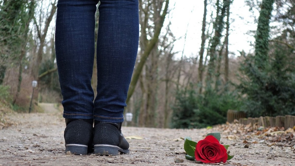 RED ROSE WOMAN