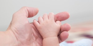Carta de uma mãe ao filho que viveu poucas horas (VÍDEO)