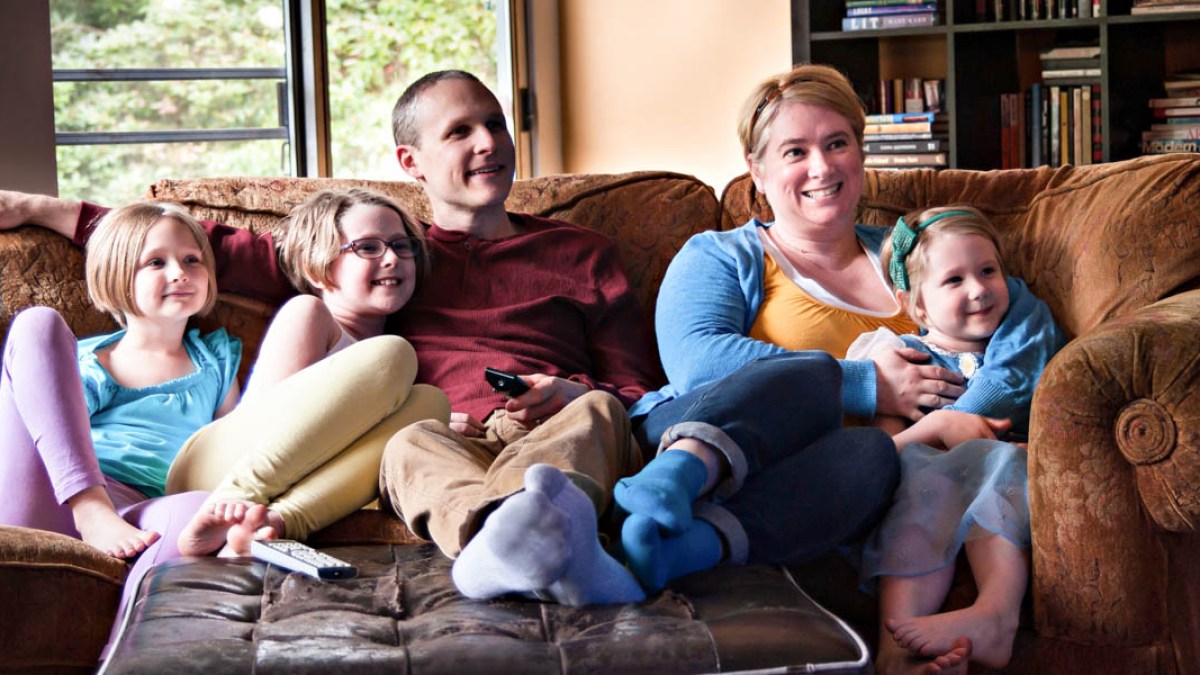 FAMILY,COUCH