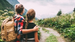 MOM,TEEN,HIKING