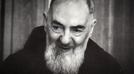 Padre Pio e a Coroinha ao Sagrado Coração de Jesus