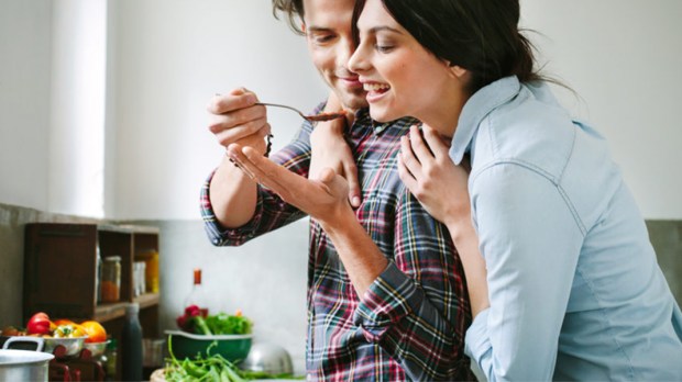 COUPLE COOKING