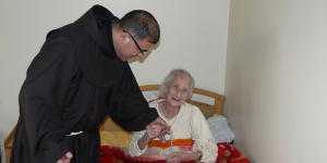 A tocante carta-resposta do Papa Francisco a dois franciscanos na Síria