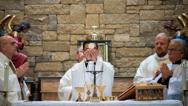 PRIEST,EUCHARIST,HOST,CONSECRATION