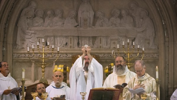 PRIEST,EUCHARIST,HOST,CONSECRATION