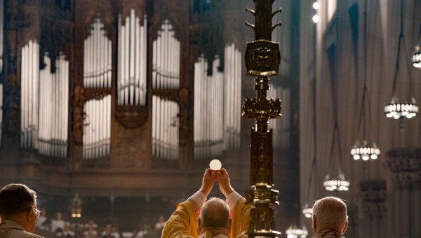 PRIEST,EUCHARIST,HOST,CONSECRATION