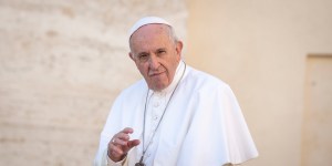 Papa: os fofoqueiros são pessoas que matam os outros