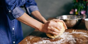 Fazer pão, um ato espiritual e uma terapia anti depressiva