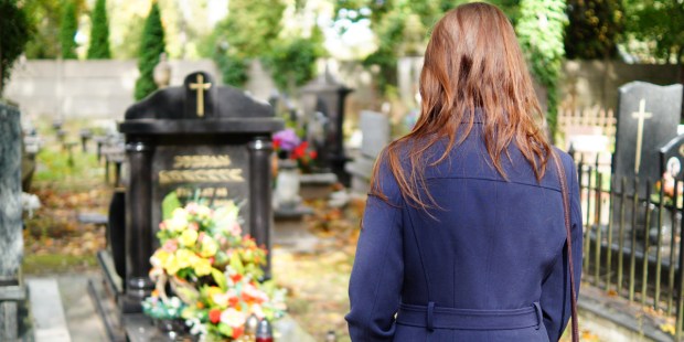 WOMAN,PRAYING,CEMETERY
